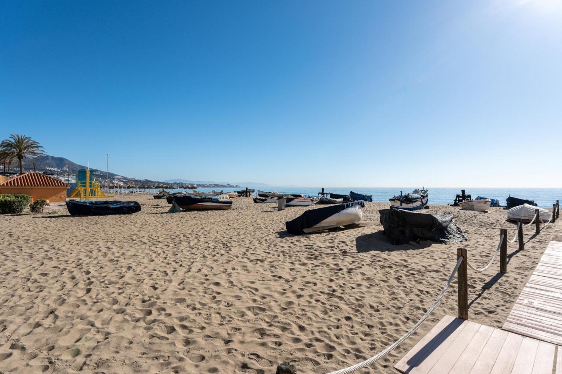 Malagasuite Fuengirola Beach & Sun Bagian luar foto