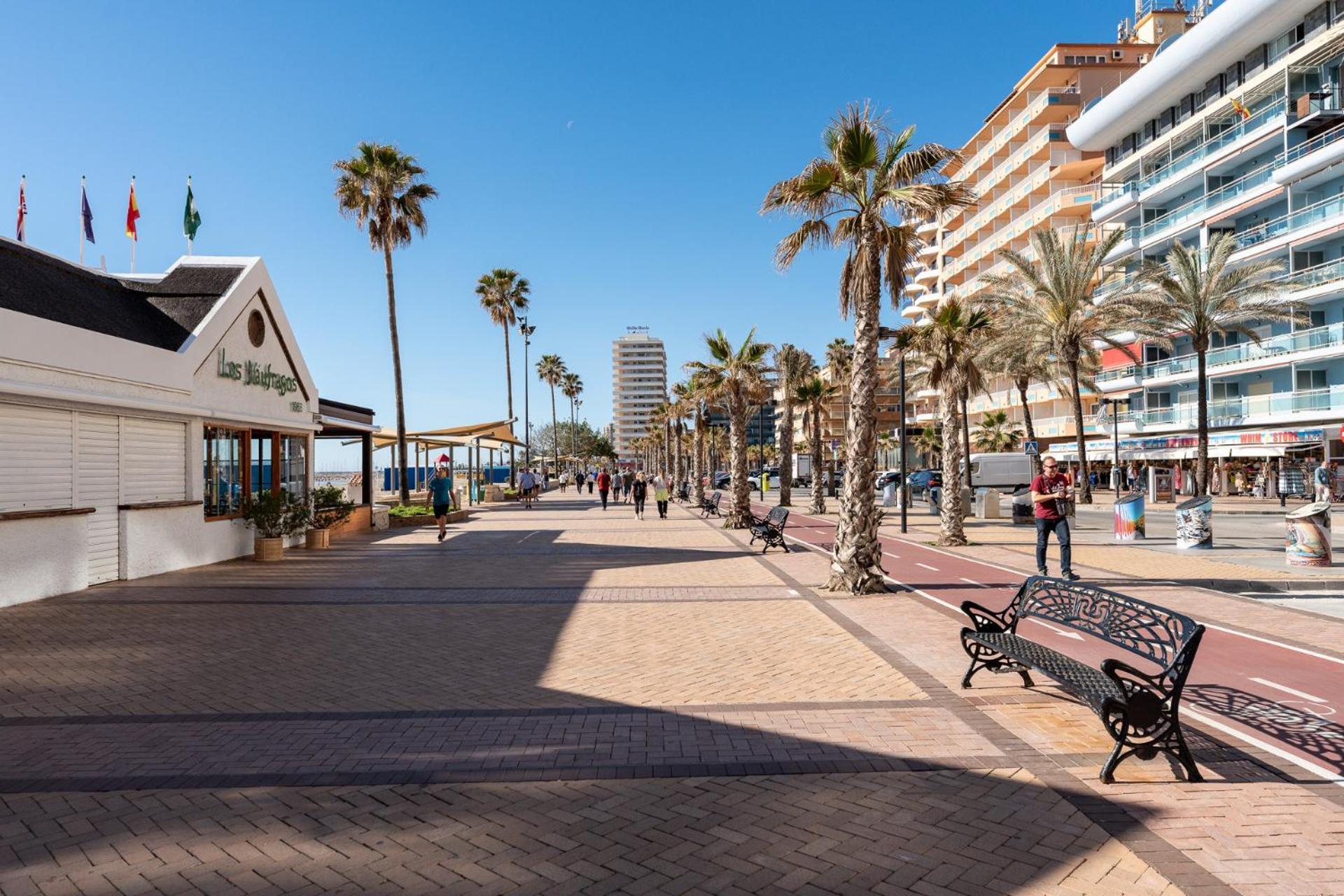 Malagasuite Fuengirola Beach & Sun Bagian luar foto